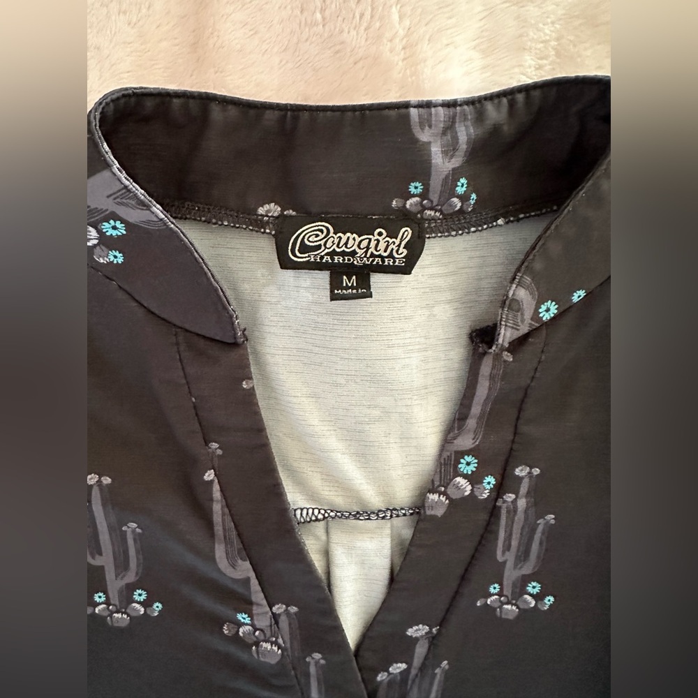Cowgirl Hardware Black Sleeveless V-Neck Cactus Print Top - Picture 9 of 9